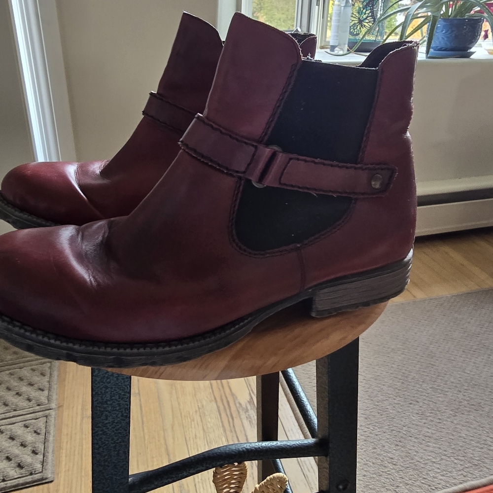 Like New Rieker Maroon Ankle Boots